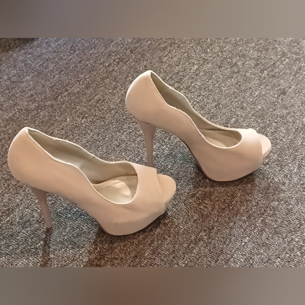 Shoes - Picture 2 of 3